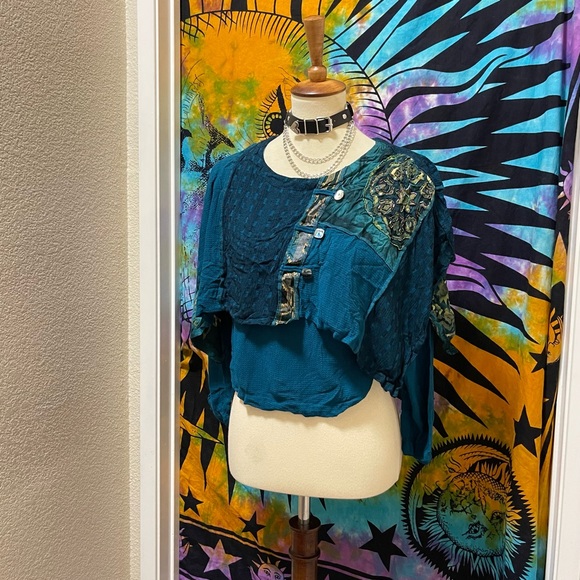 🌈 Lovely Vintage patchwork art top - Picture 3 of 12